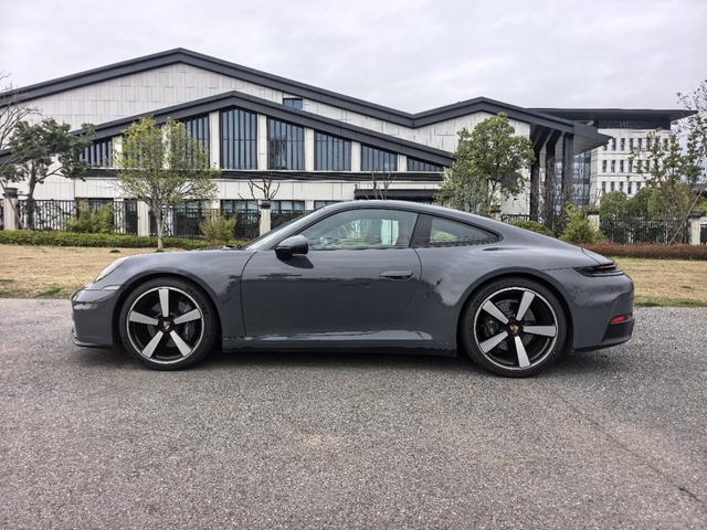 Porsche 911 2025 thumb 5