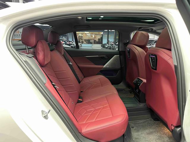 BMW 5 серии 2025 thumb 5