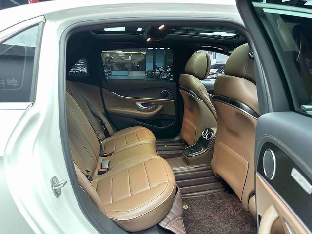 Mercedes-Benz E-Class 2023 thumb 4