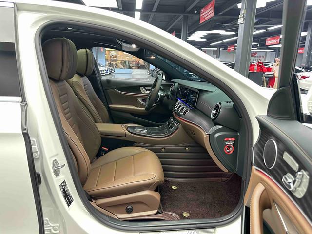Mercedes-Benz E-Class 2023 thumb 5