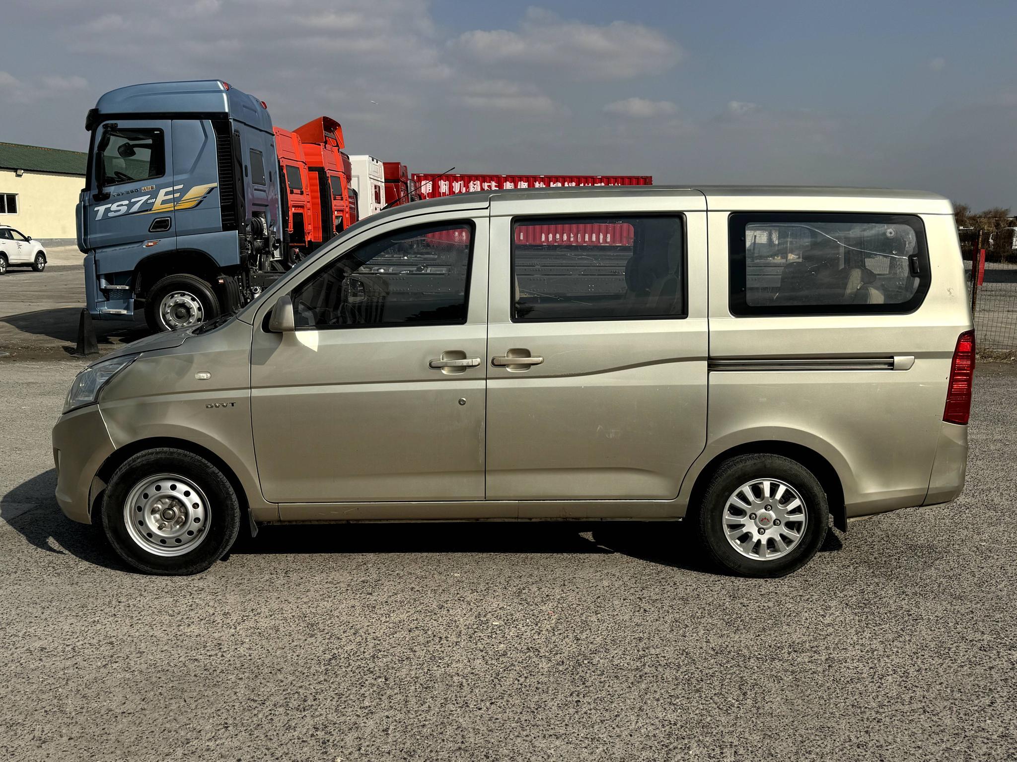 Wuling Rongguang V 2016 thumb 2