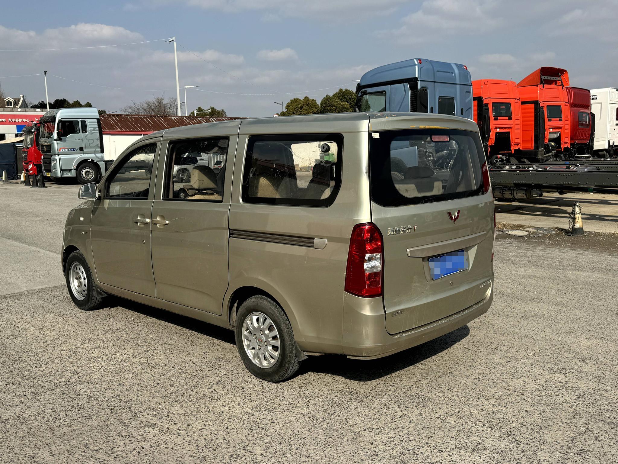 Wuling Rongguang V 2016 thumb 3