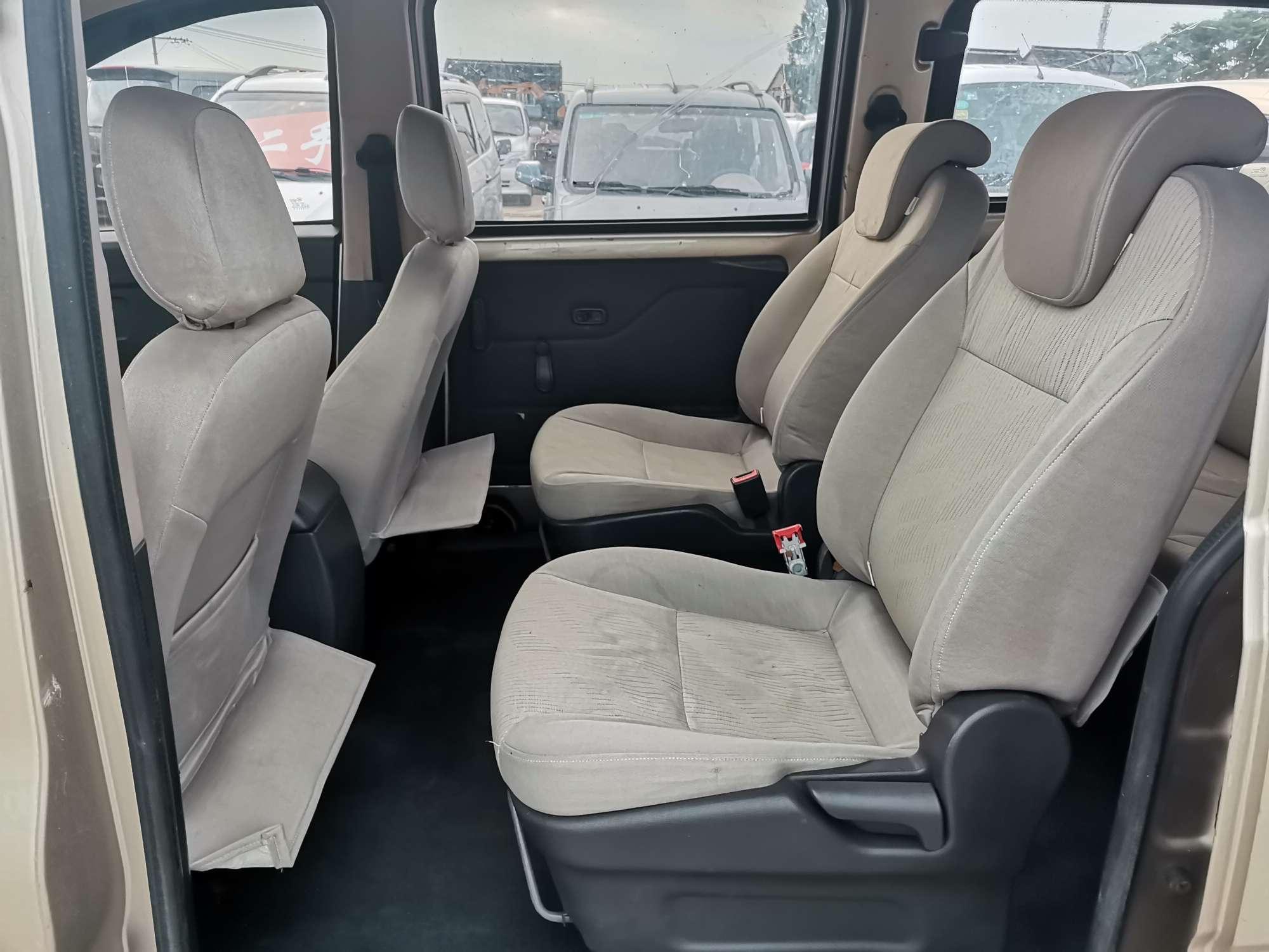 Wuling Rongguang V 2016 thumb 9