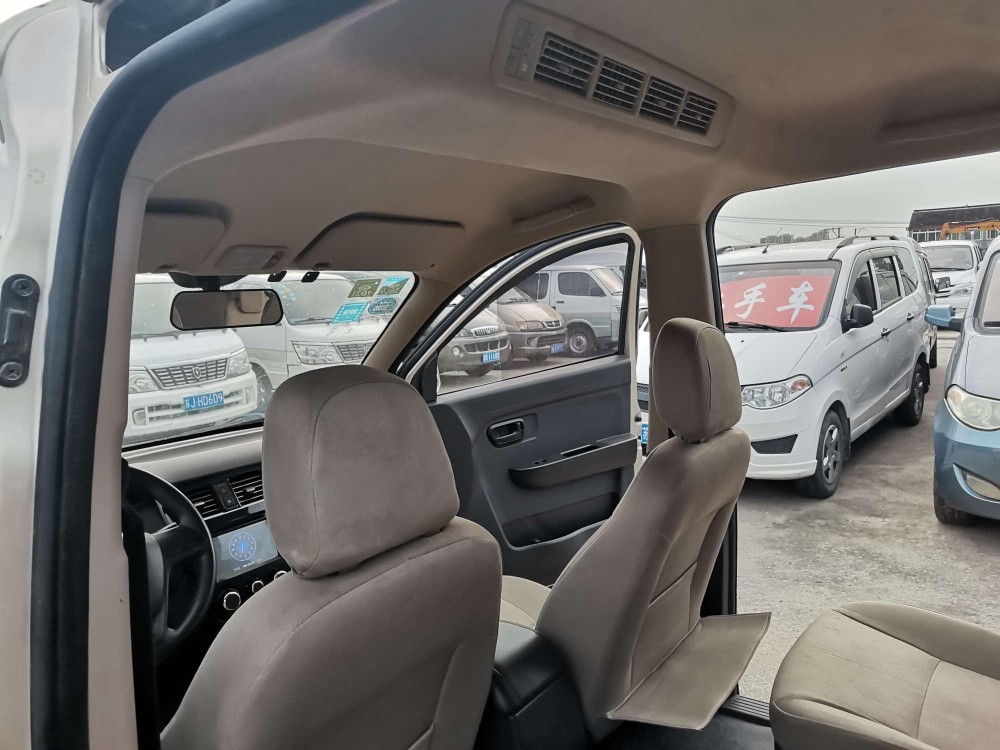 Wuling Rongguang V 2016 thumb 11