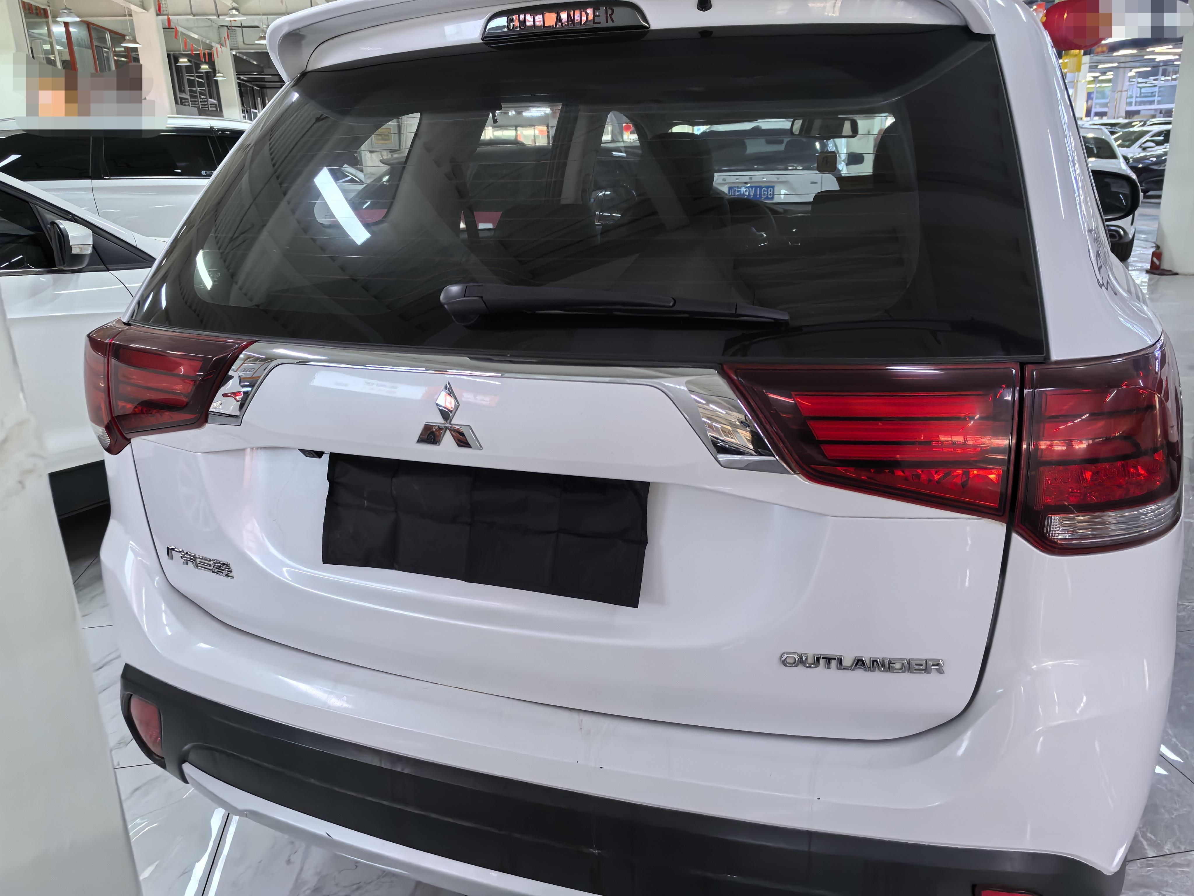 Mitsubishi Outlander 2018 thumb 4
