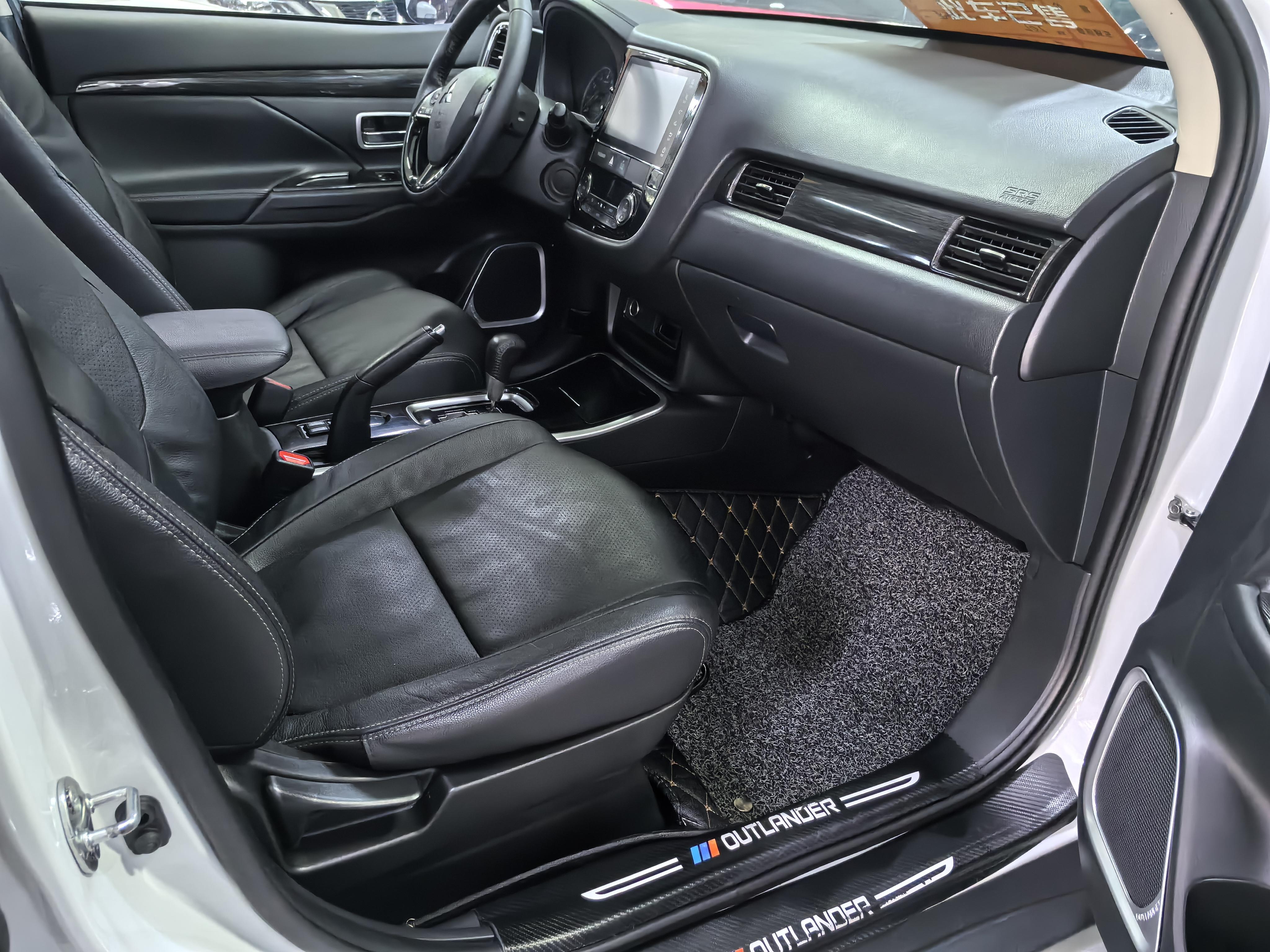 Mitsubishi Outlander 2018 thumb 5