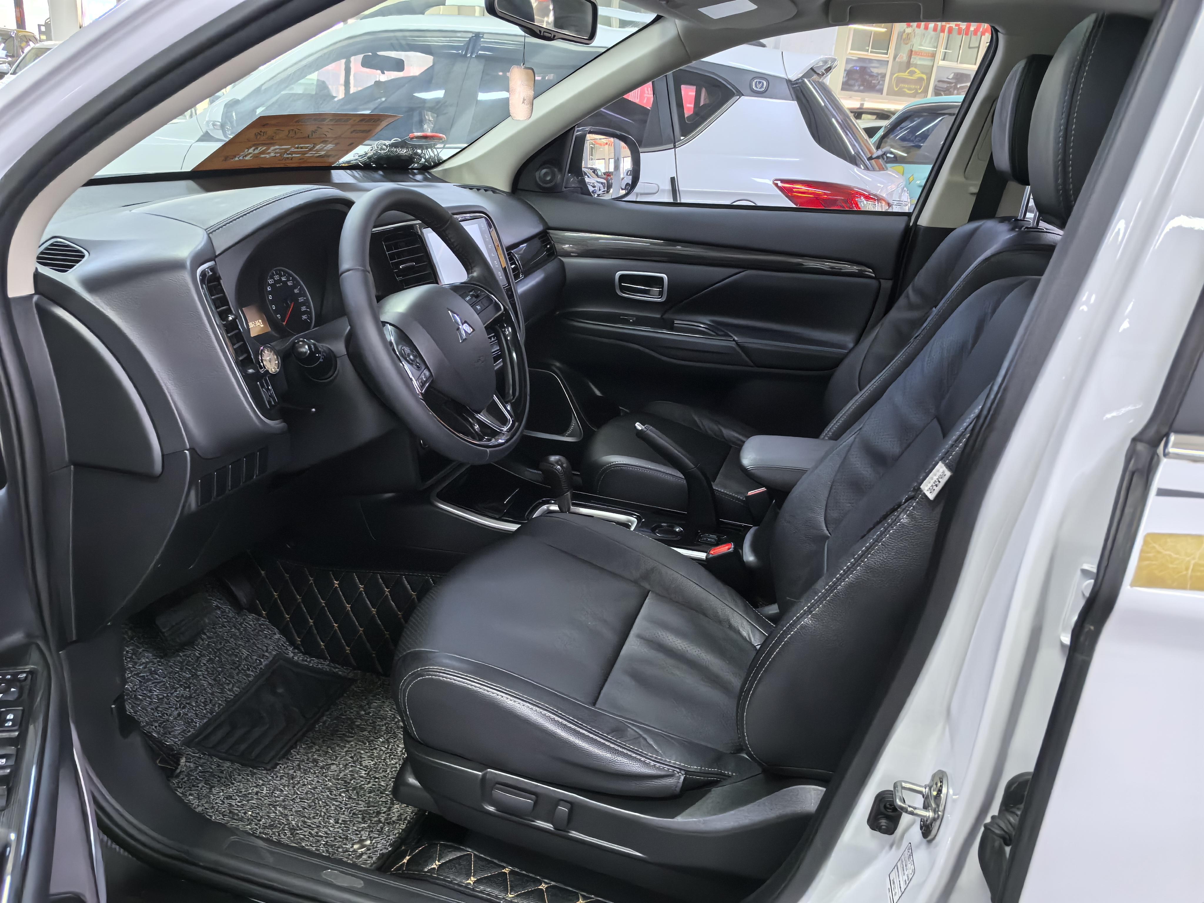 Mitsubishi Outlander 2018 thumb 9