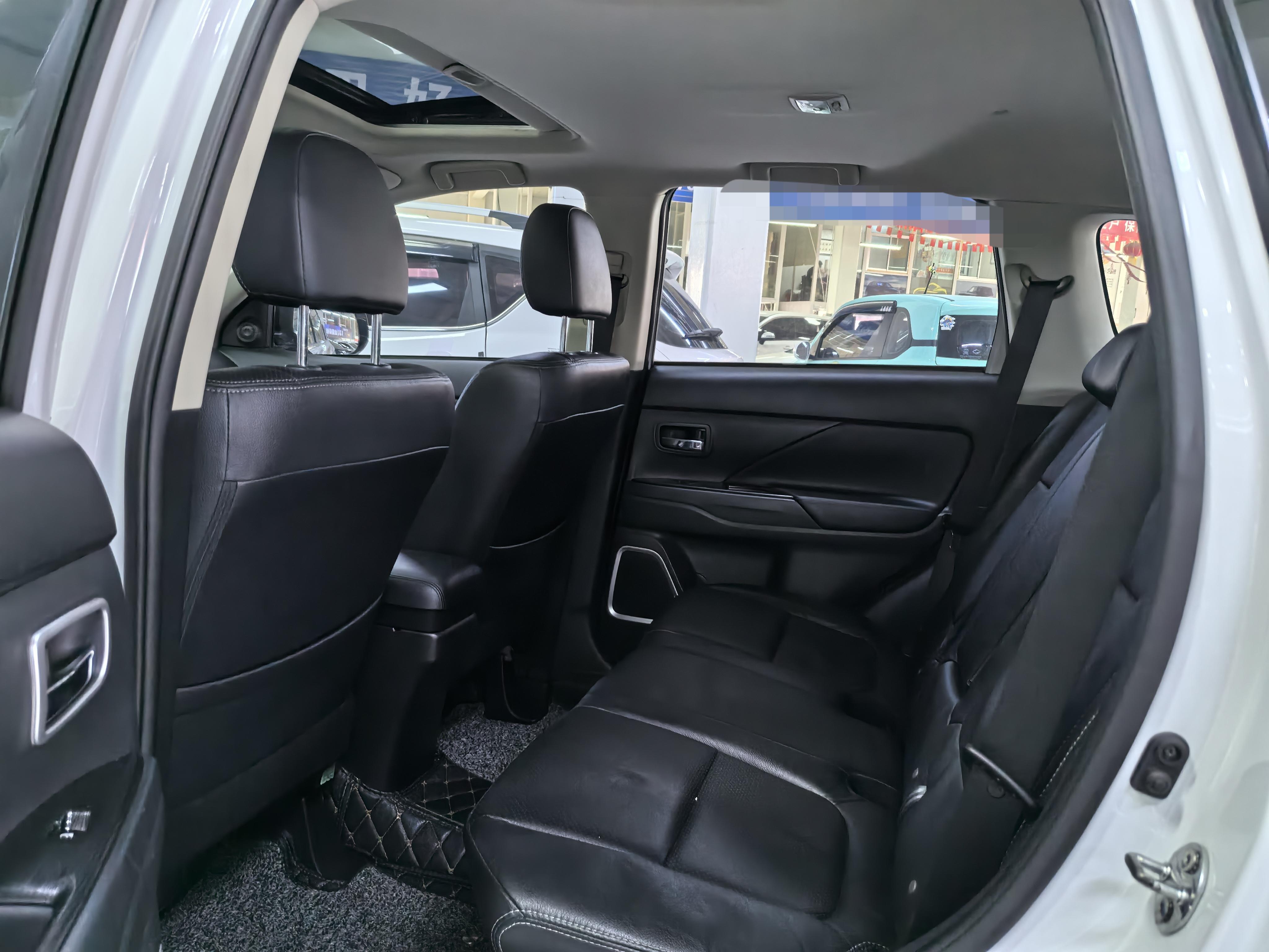 Mitsubishi Outlander 2018 thumb 10