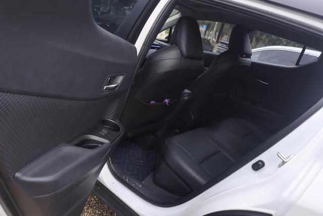 Toyota C-HR 2022 thumb 10