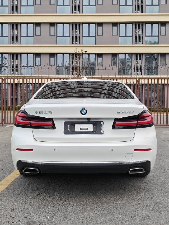 BMW 5 серии 2022 thumb 3