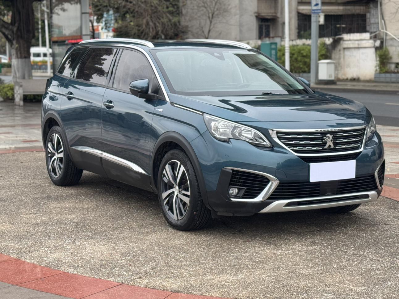 Peugeot 5008 2017 thumb 10