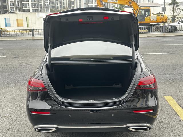 Mercedes-Benz E-Class 2022 thumb 9