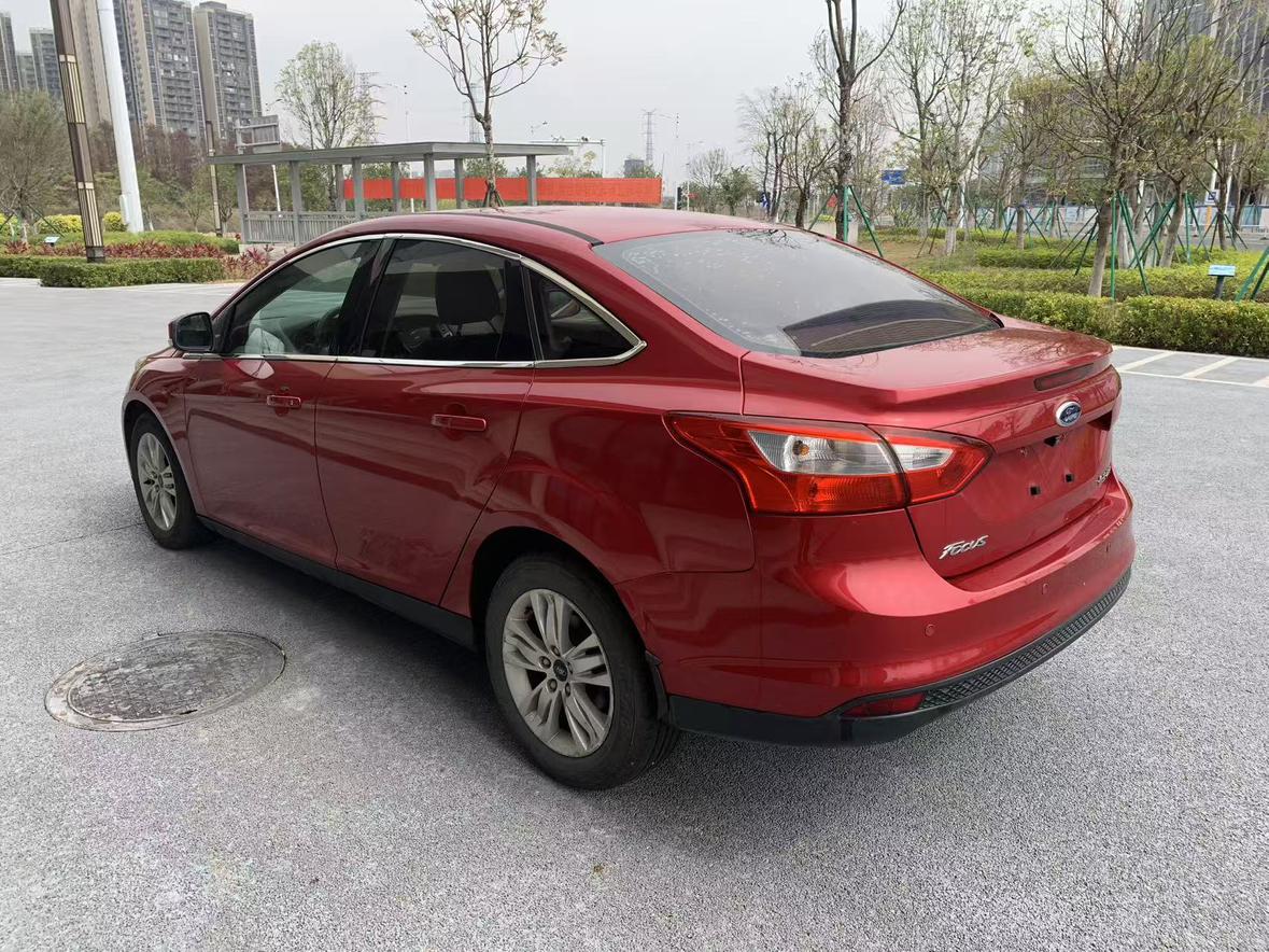 Ford Focus ST 2015 thumb 2