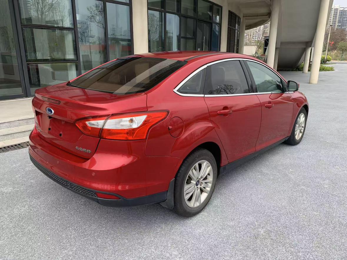 Ford Focus ST 2015 thumb 4