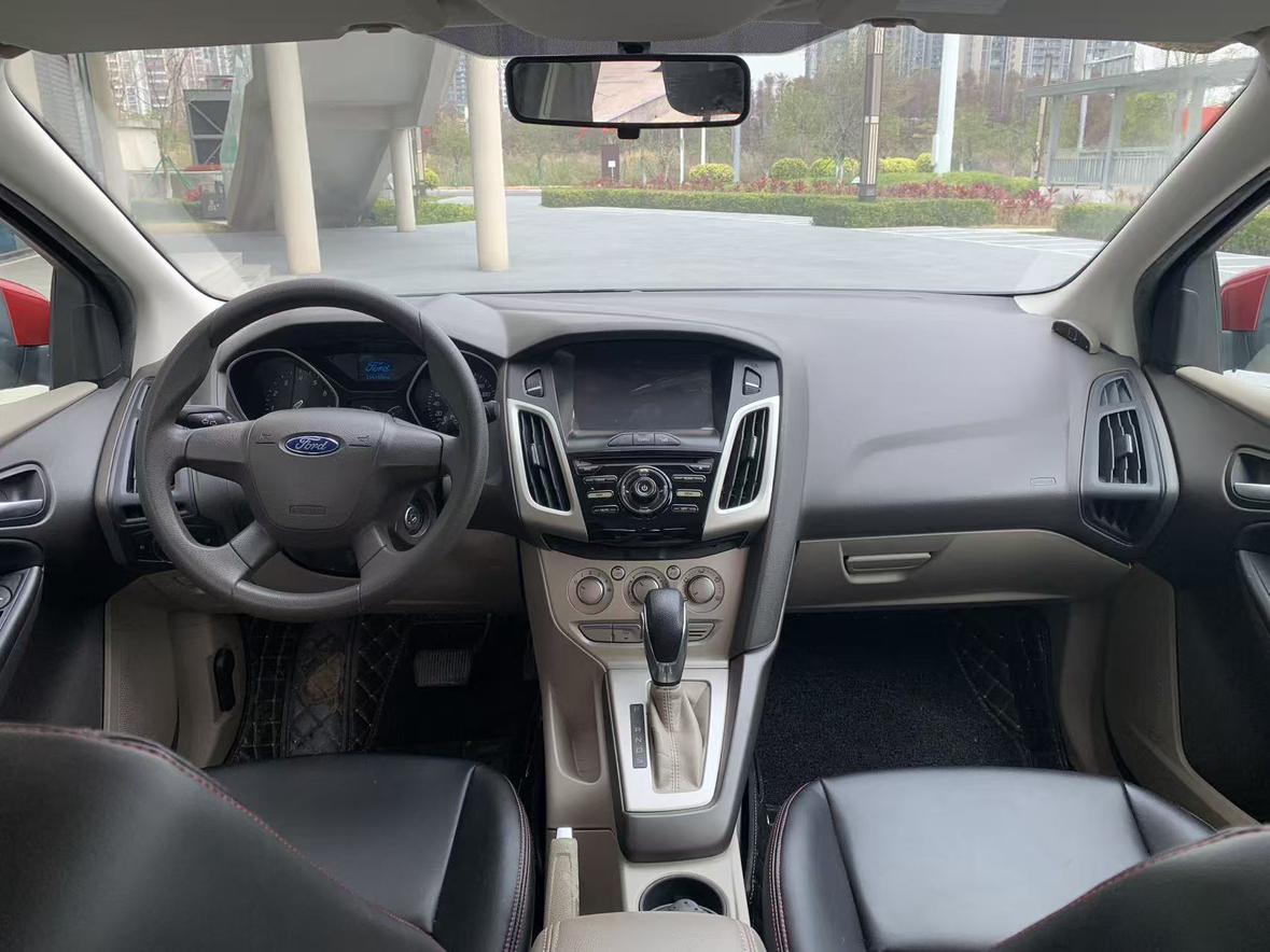 Ford Focus ST 2015 thumb 5