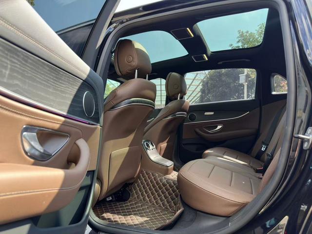 Mercedes-Benz E-Class 2023 thumb 3