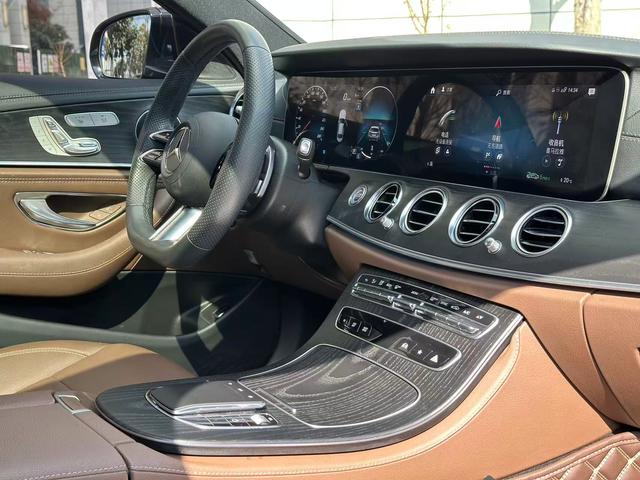 Mercedes-Benz E-Class 2023 thumb 5