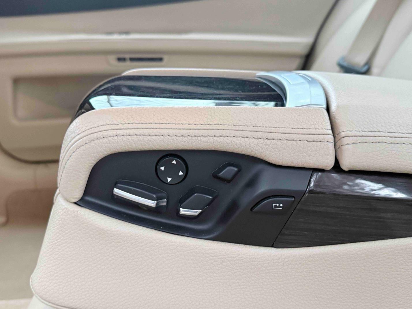 BMW 7 серии 2012 thumb 8