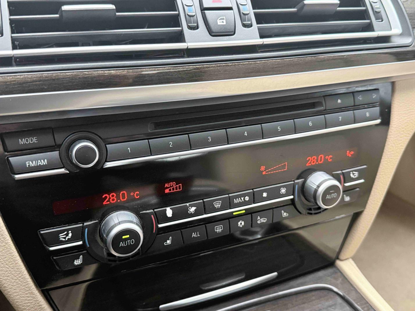 BMW 7 серии 2012 thumb 10