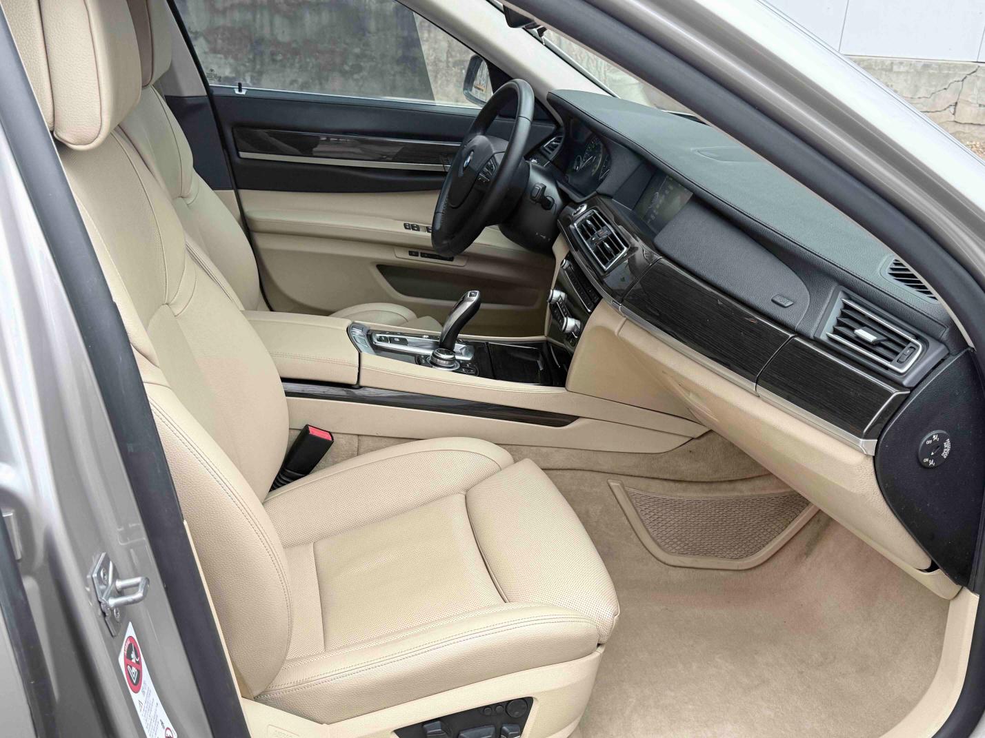 BMW 7 серии 2012 thumb 12