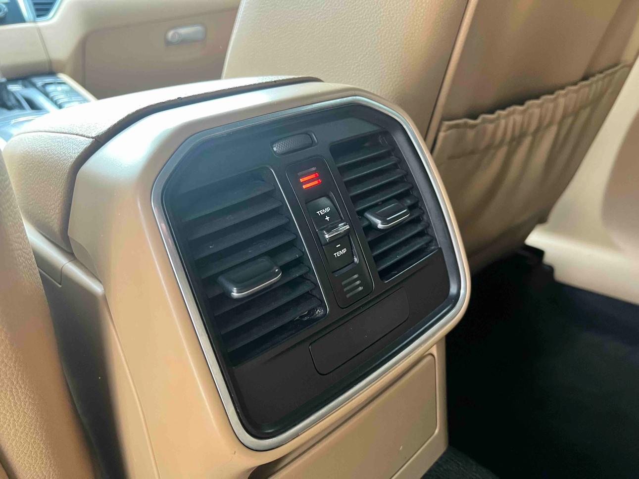 Porsche Macan 2016 thumb 10