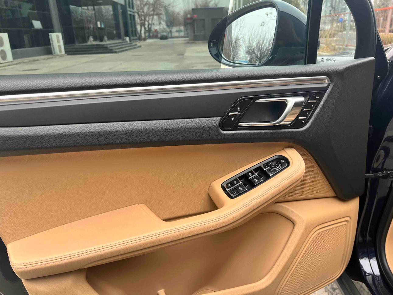 Porsche Macan 2016 thumb 12