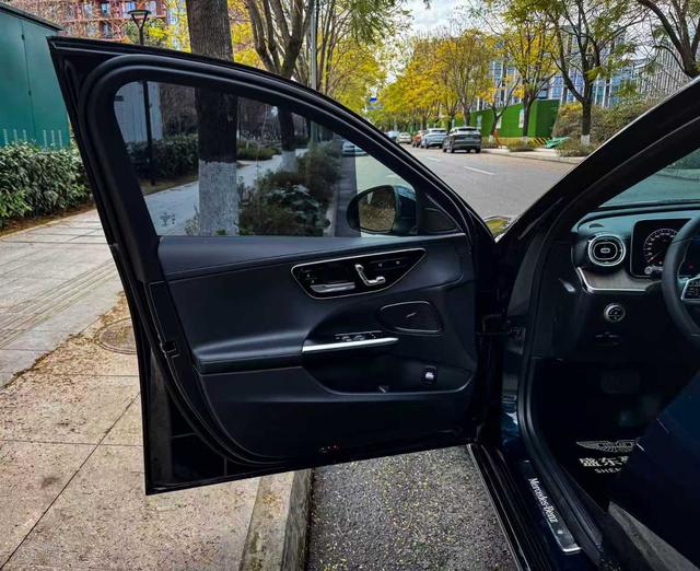 Mercedes-Benz C-Class 2022 thumb 2