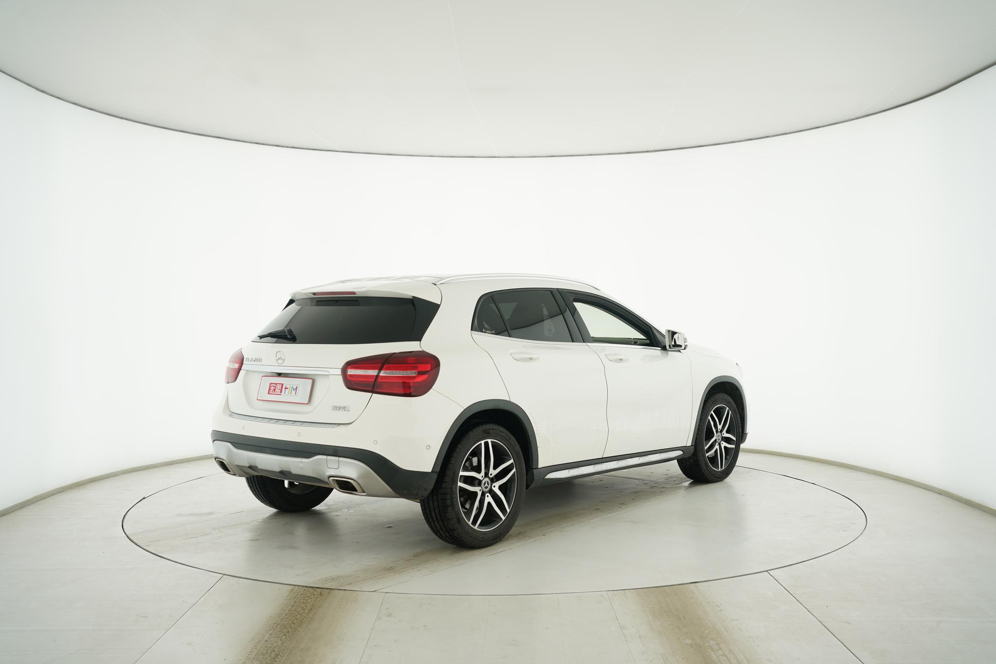 Mercedes-Benz GLA 2017 thumb 4