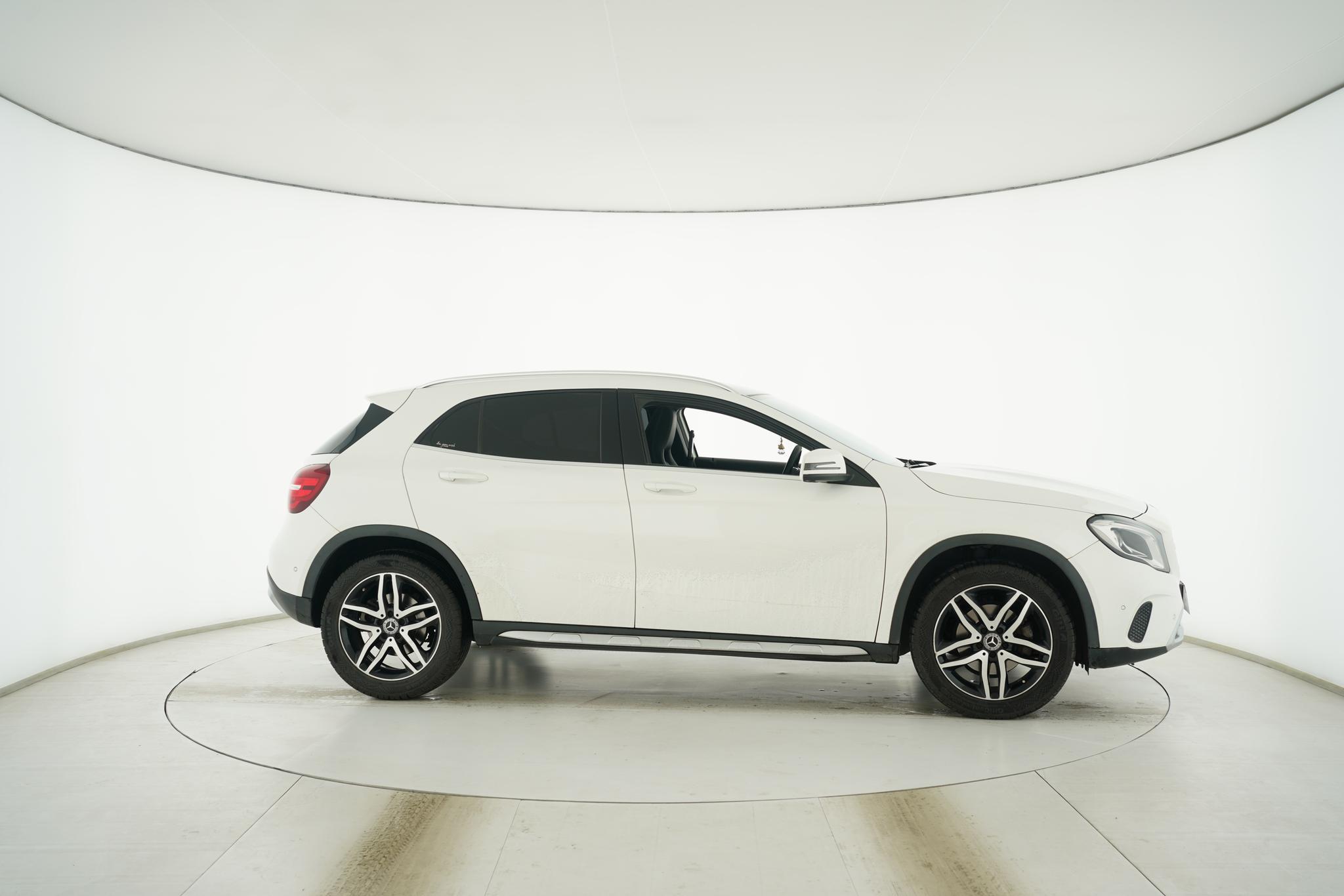 Mercedes-Benz GLA 2017 thumb 5