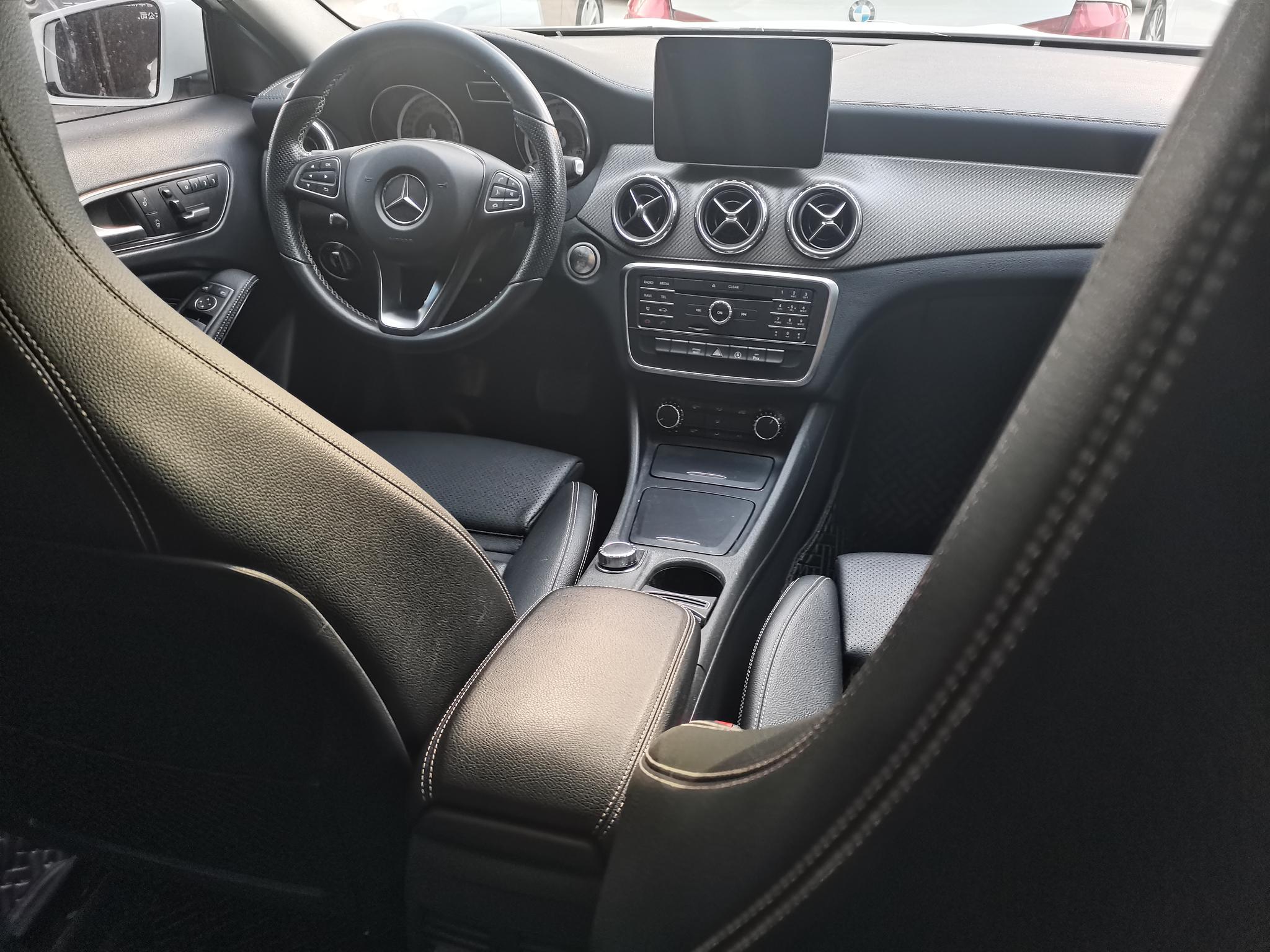 Mercedes-Benz GLA 2017 thumb 6