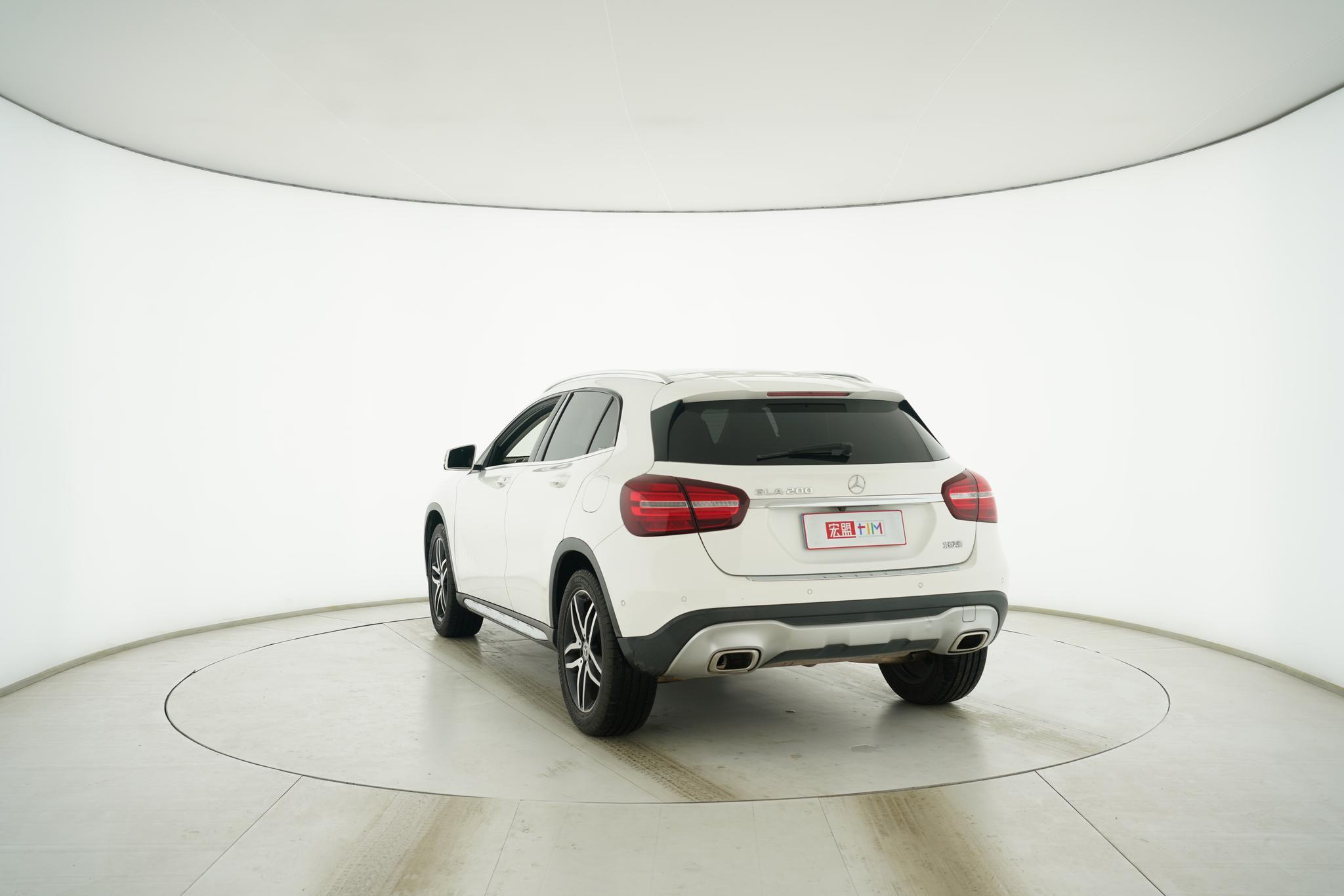 Mercedes-Benz GLA 2017 thumb 11