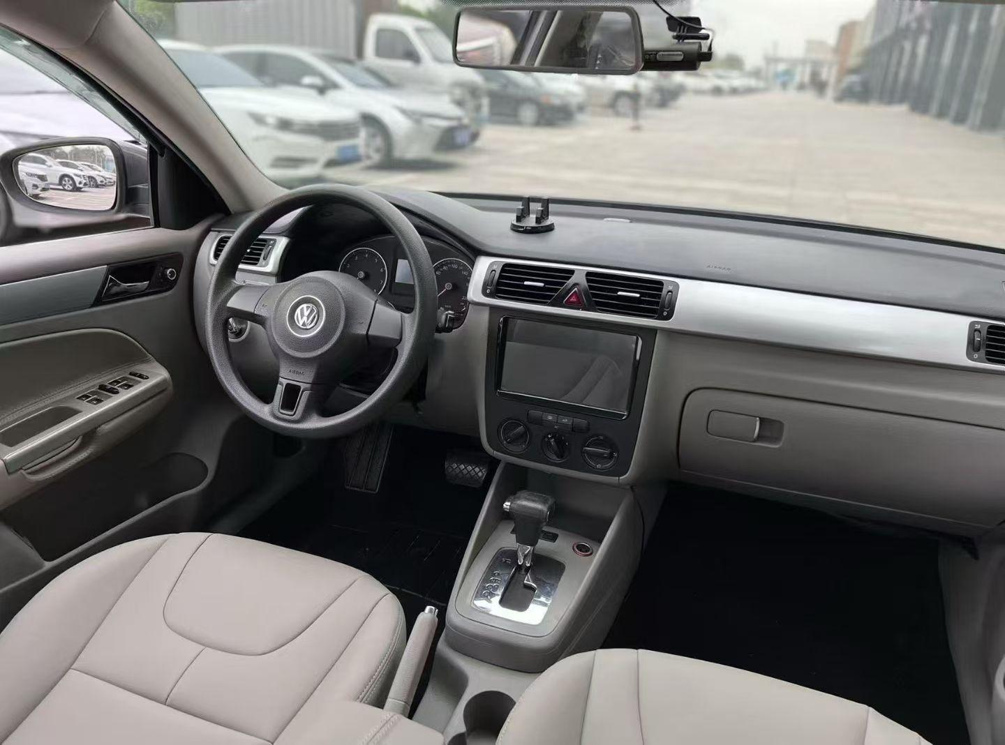 Volkswagen Bora 2012 thumb 4