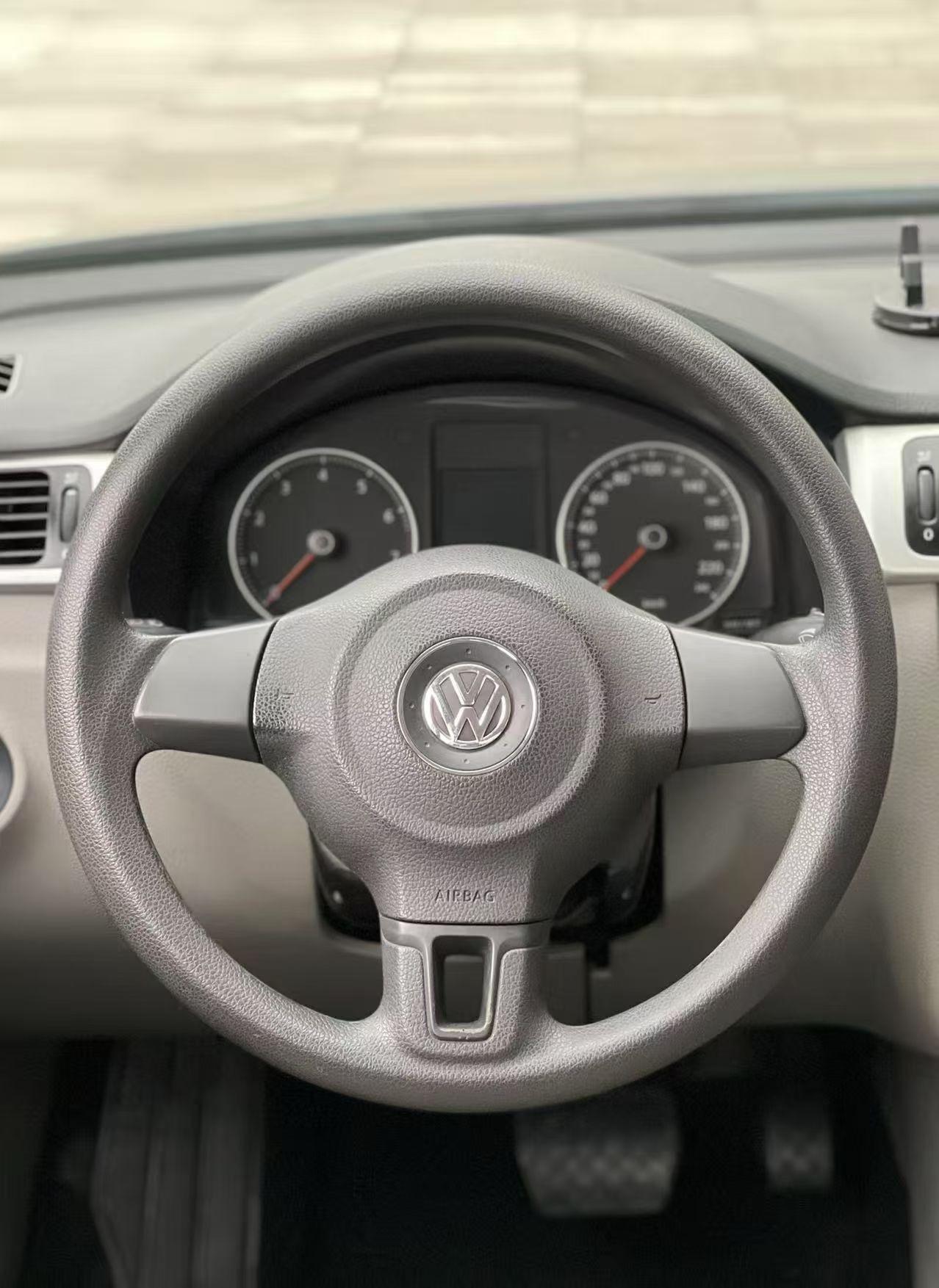 Volkswagen Bora 2012 thumb 5