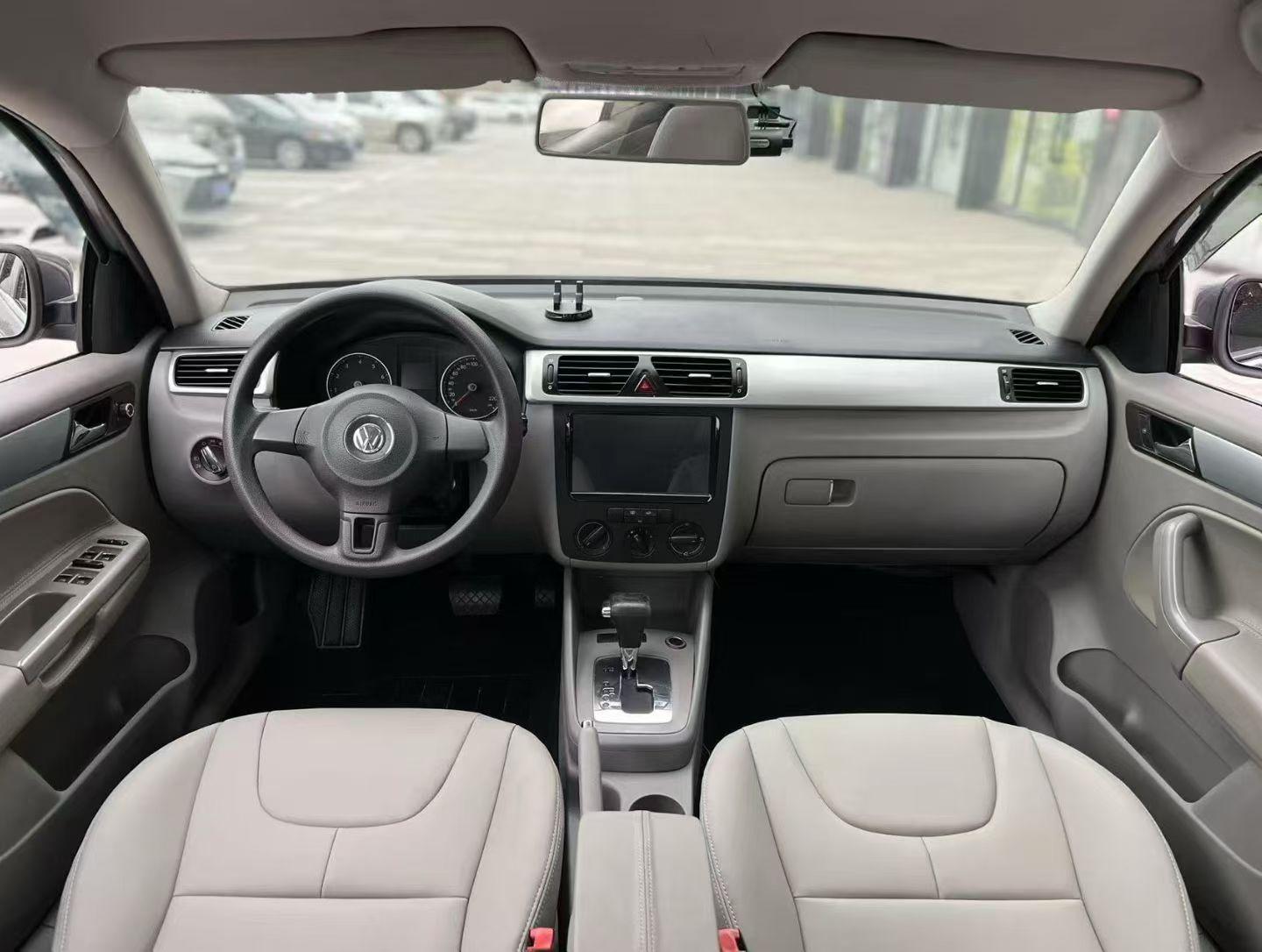 Volkswagen Bora 2012 thumb 6
