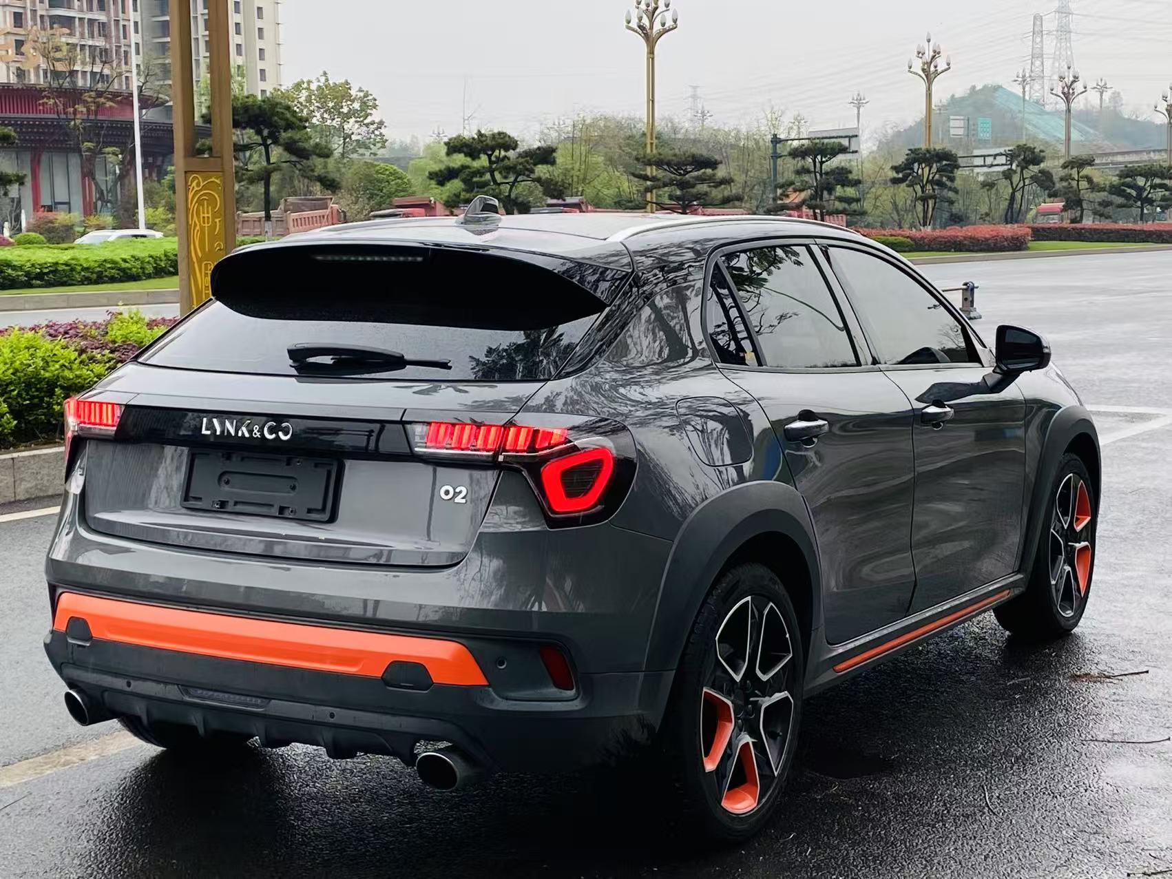 Lynk & Co 02 2019 thumb 3