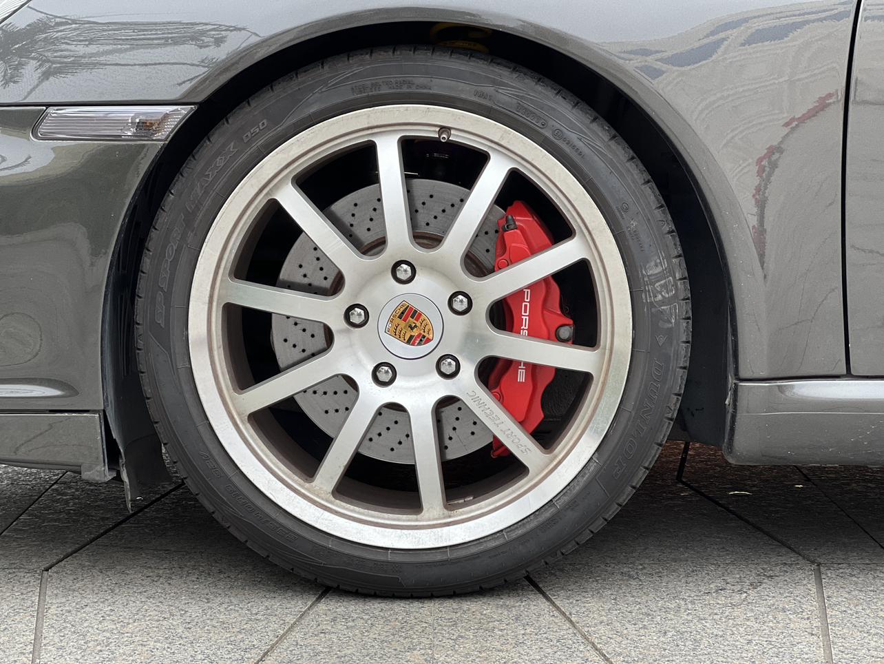 Porsche 911 2004 thumb 7