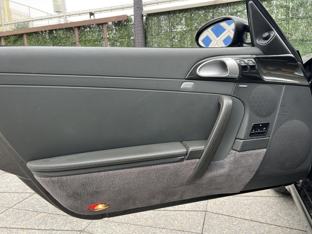 Porsche 911 2004 thumb 11