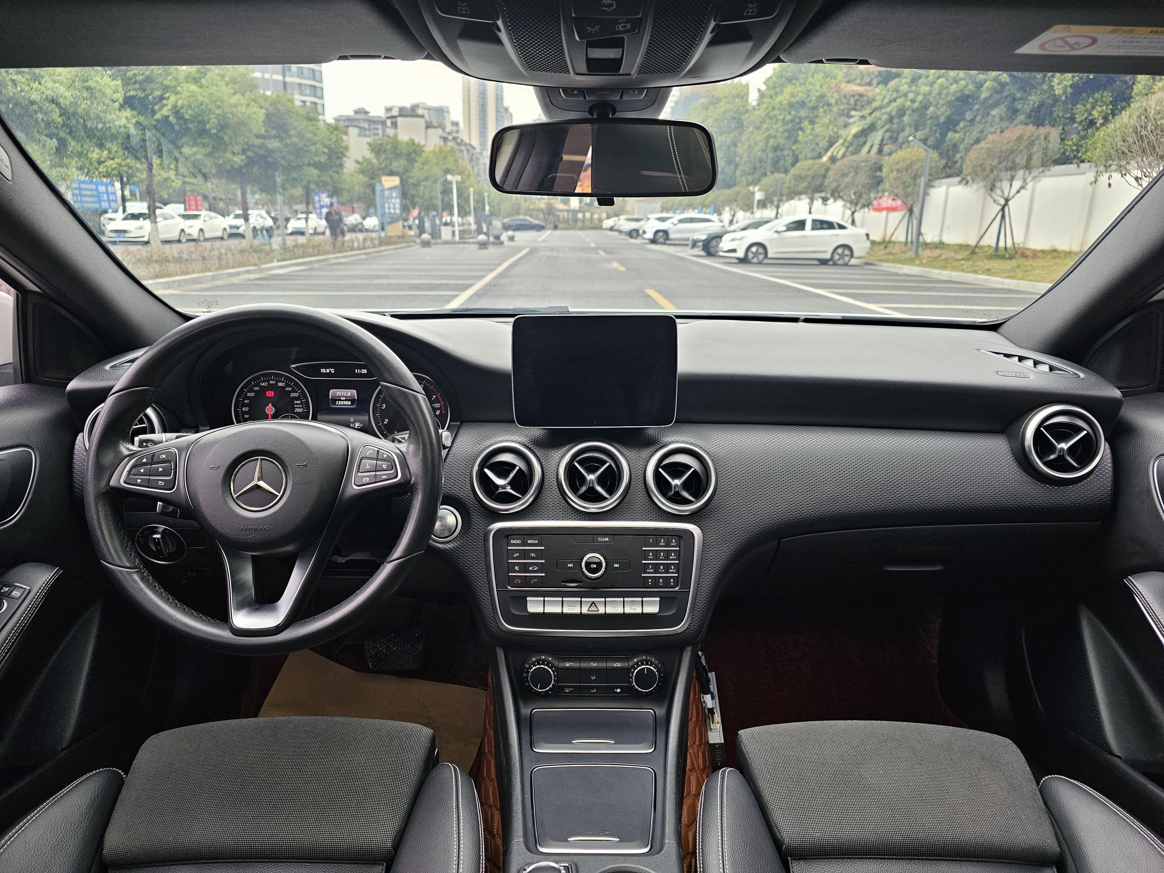 Mercedes-Benz A-Class 2018 thumb 5