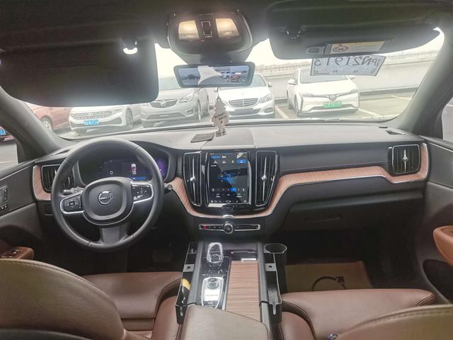 Volvo XC60 2023 thumb 6