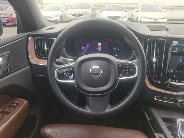 Volvo XC60 2023 thumb 7