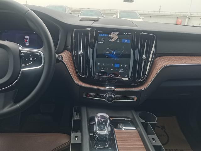 Volvo XC60 2023 thumb 8