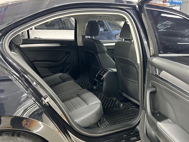 Skoda Superb 2024 thumb 9