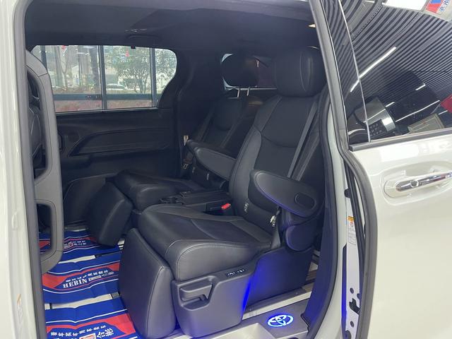 Toyota Sienna 2021 thumb 2