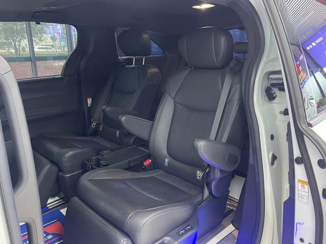 Toyota Sienna 2021 thumb 3