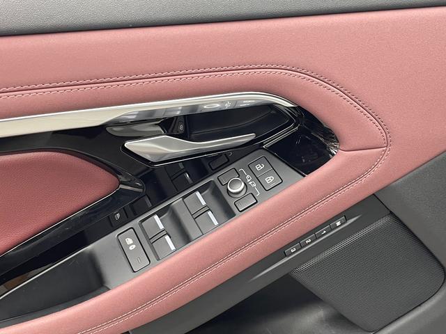 Land Rover Range Rover Velar 2024 thumb 2