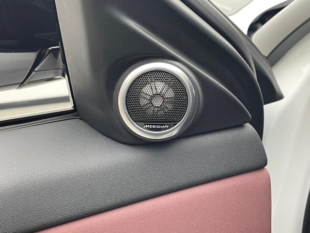 Land Rover Range Rover Velar 2024 thumb 3