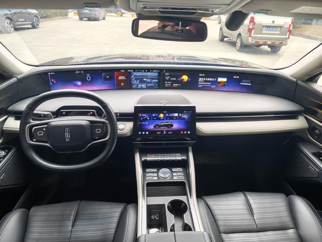 Lincoln Navigator 2023 thumb 2
