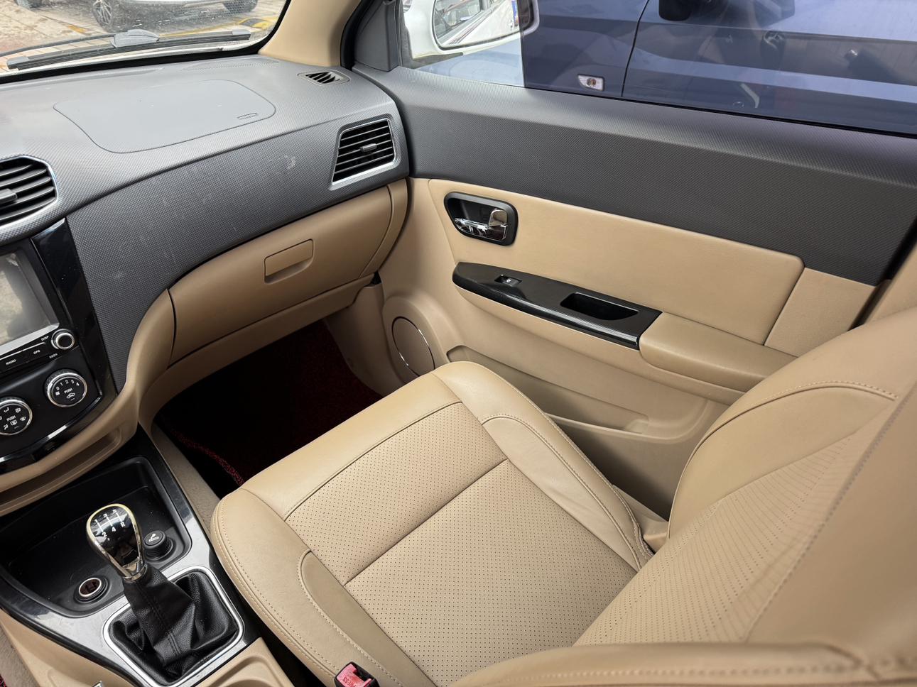 Wuling Hong Guang 2014 thumb 8
