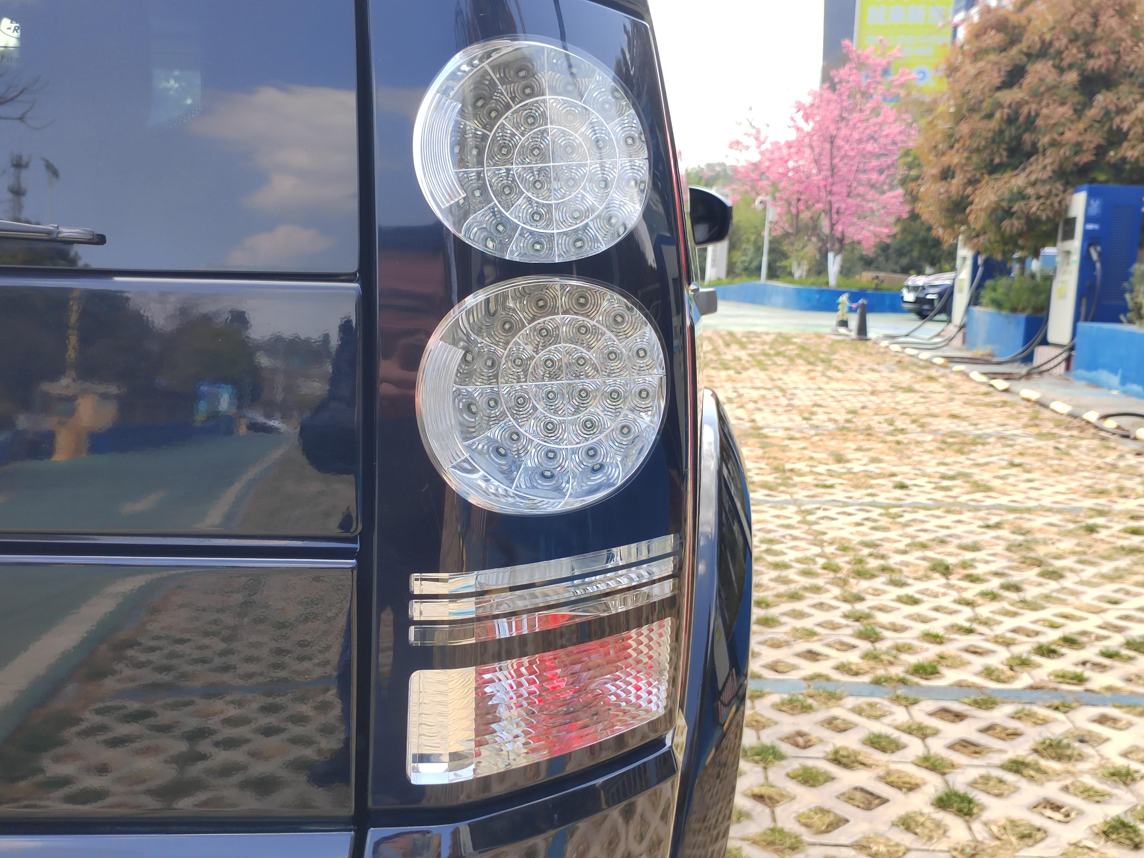 Land Rover Discovery 2016 thumb 9