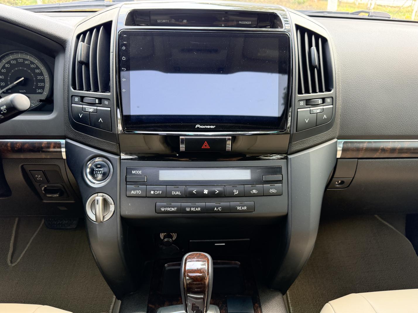 Toyota Land Cruiser 2013 thumb 12